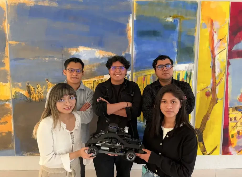 Equipo de Ingeniería Mecatrónica de la UCB clasifica al Top 10 en competencia internacional de vehículos autónomos