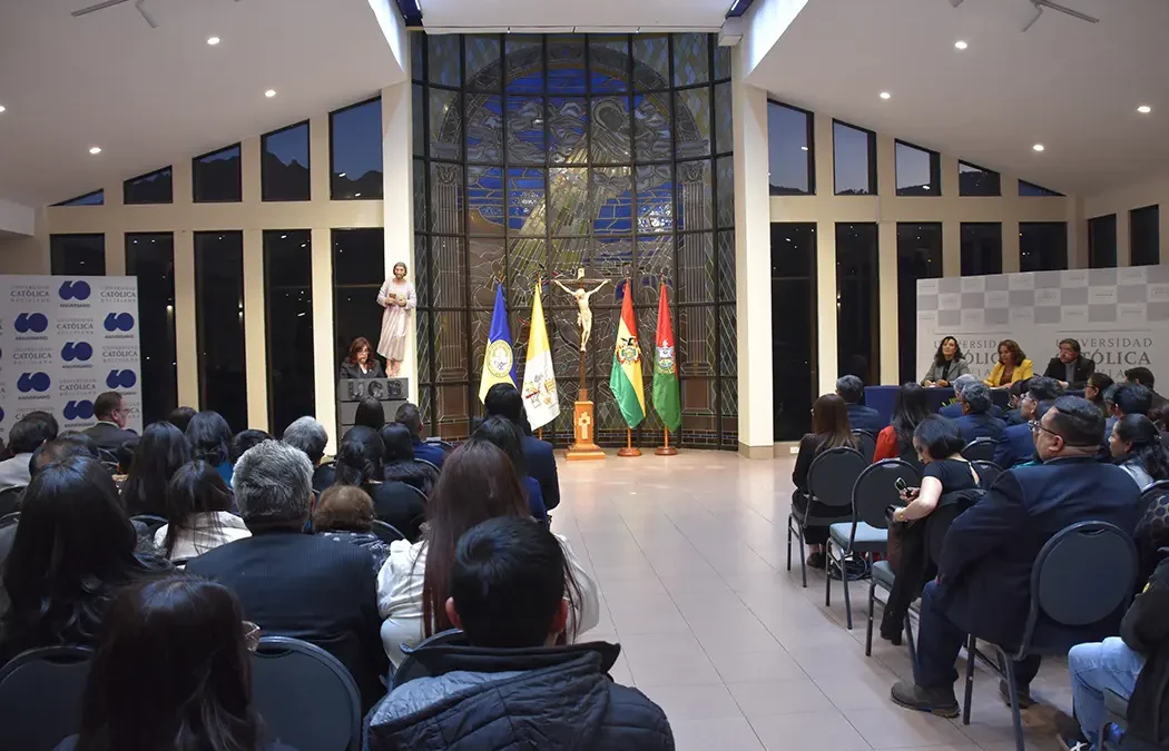 76 docentes Reciben el reconocimiento a la “Excelencia Académica” de la U.C.B.